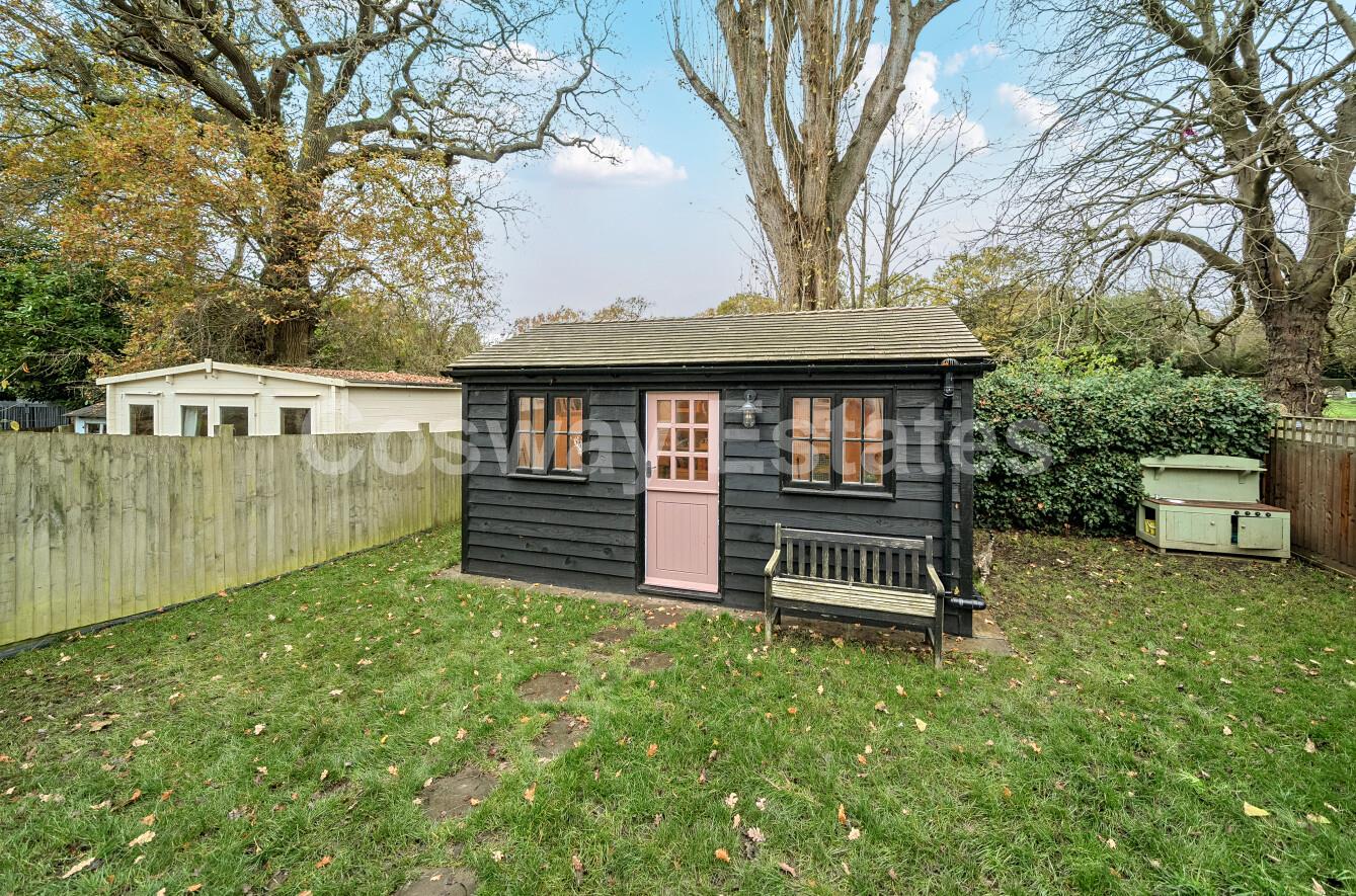 Woodcote Avenue, Mill Hill, NW7, London